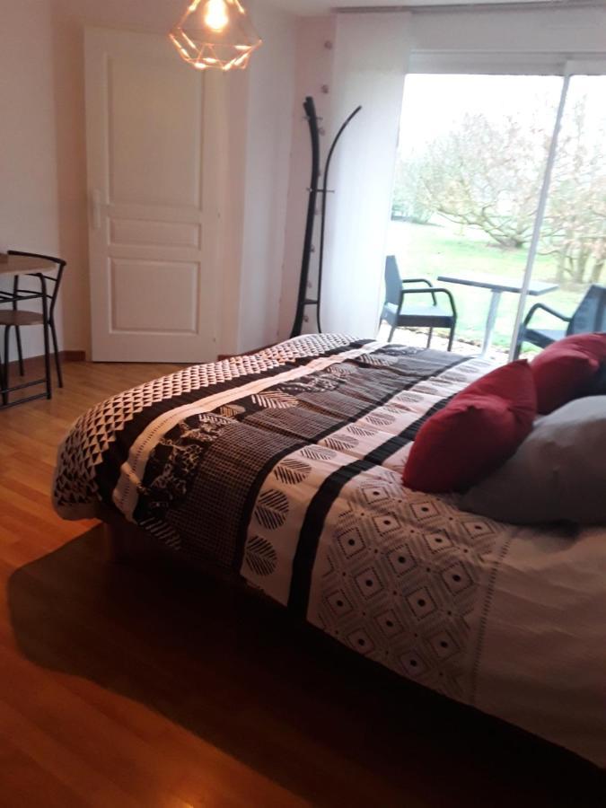 Chambre D'Hotes Cote Jardin Soulignonne Ngoại thất bức ảnh